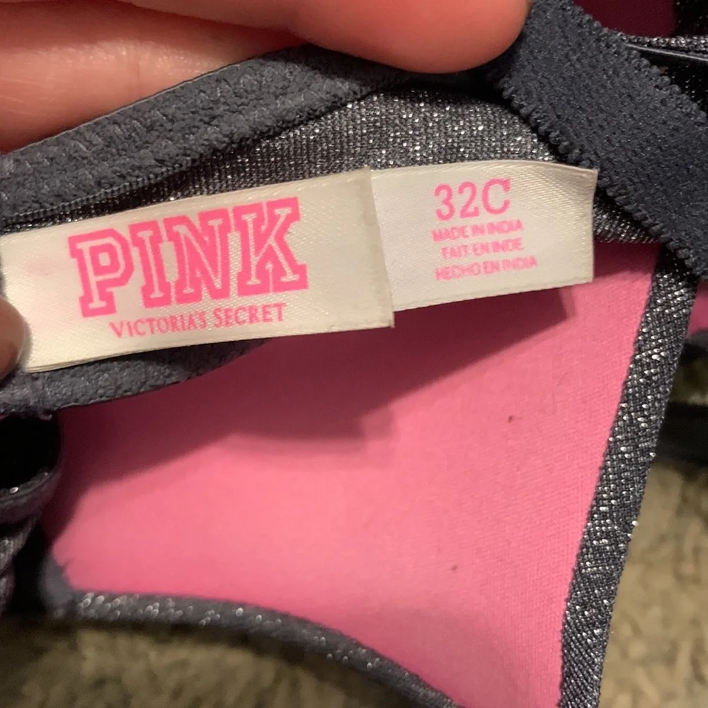 Pink vs bra - Picture 3 of 4